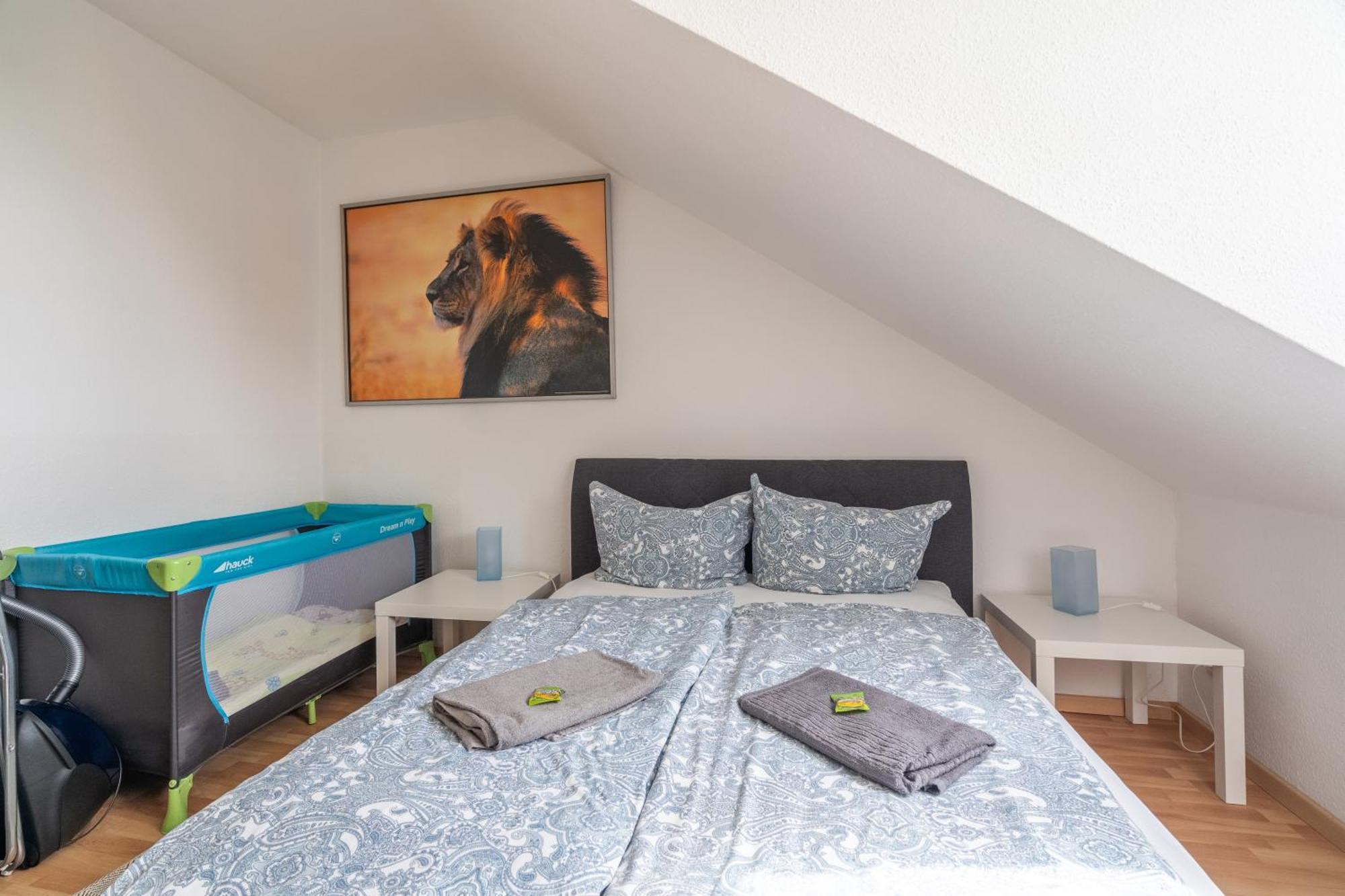 Gemuetliche Dachgeschosswohnung -waldstrassenviertel Apartment *